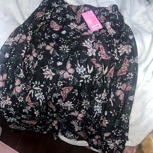 Very flowy floral skirt size small